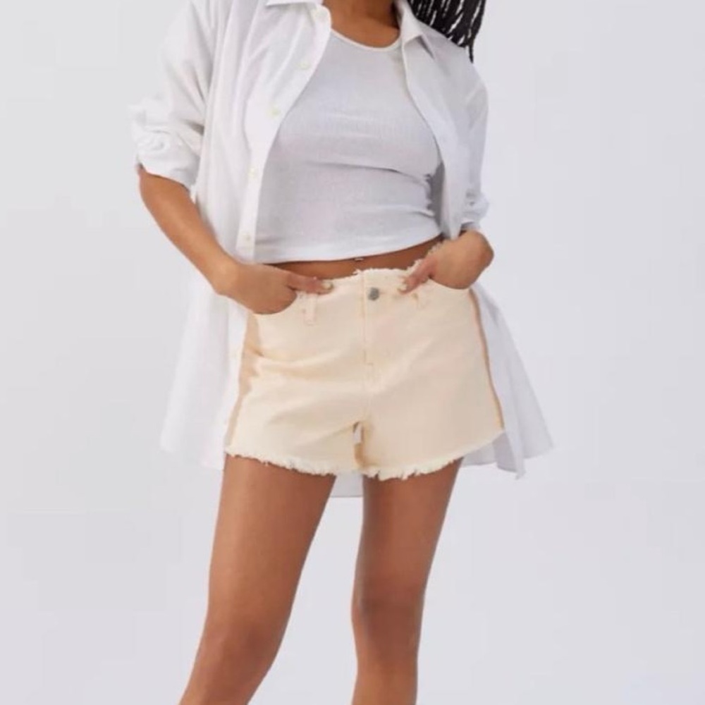 BDG Urban Outfitters Cream Denim Distressed Waist Vintage Mom Jean Shorts NWT!